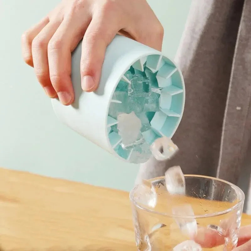 Chill Out This Summer with Our Creative Silicone Ice Cube Mold - Perfect for Homemade Ice Cubes and Cocktails!