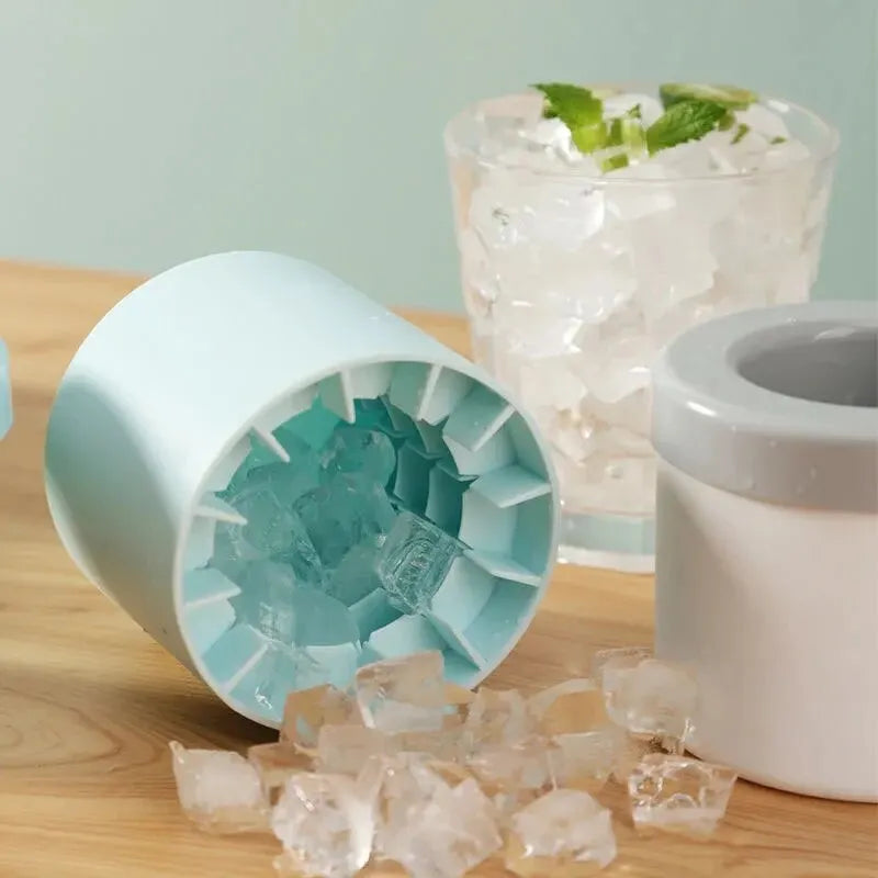 Chill Out This Summer with Our Creative Silicone Ice Cube Mold - Perfect for Homemade Ice Cubes and Cocktails!